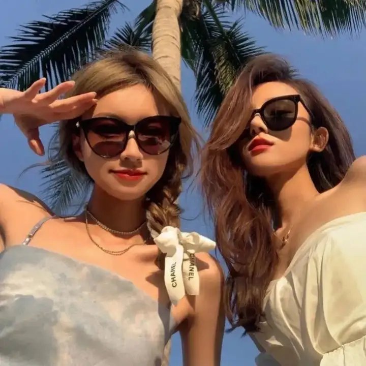 白色女孩封面